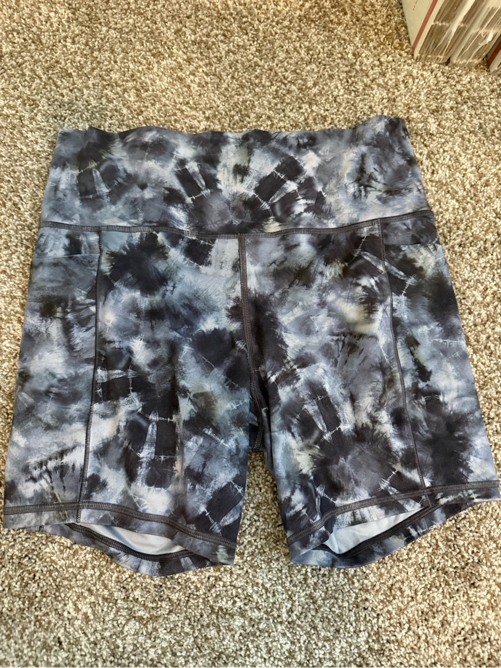 Athleta Women's Black & Gray Tie-Dye Bike Shorts